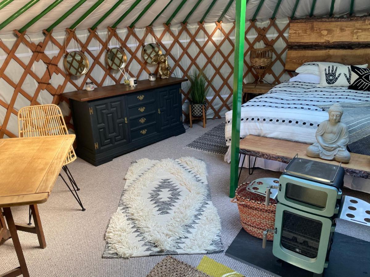 O Dan Y Coed Luxury Yurt With Hot Tub Otel Chwilog Dış mekan fotoğraf