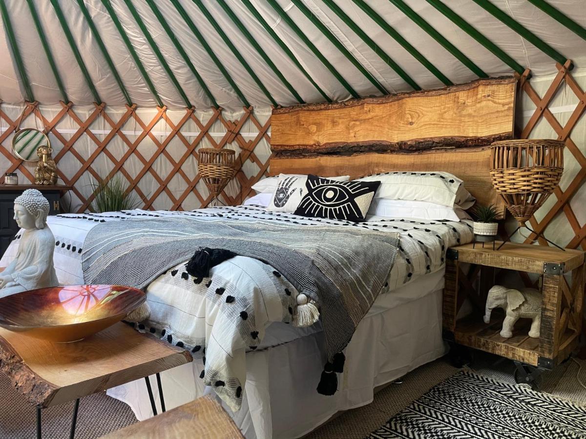 O Dan Y Coed Luxury Yurt With Hot Tub Otel Chwilog Dış mekan fotoğraf