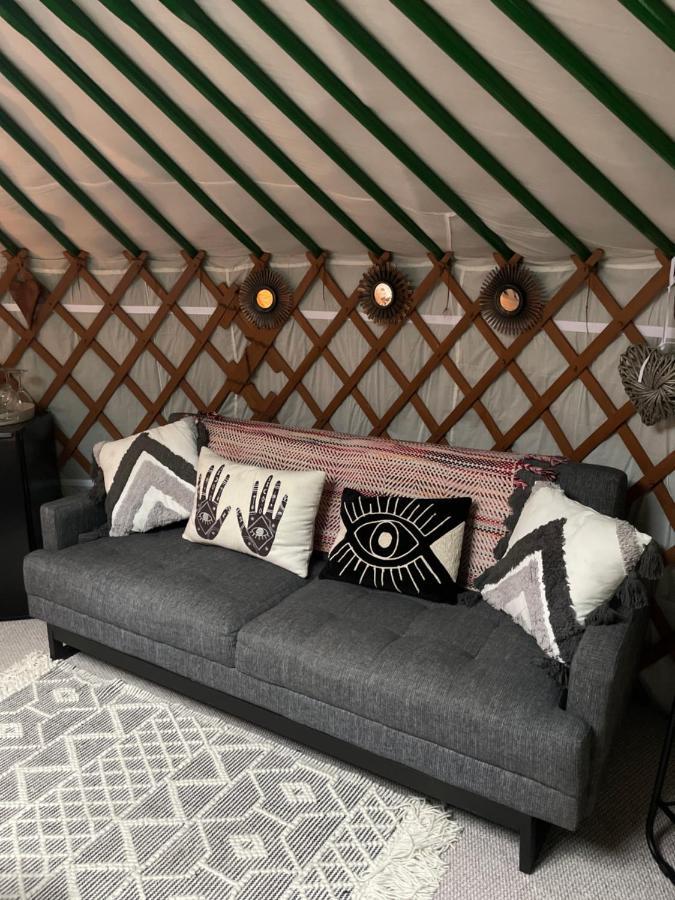 O Dan Y Coed Luxury Yurt With Hot Tub Otel Chwilog Dış mekan fotoğraf